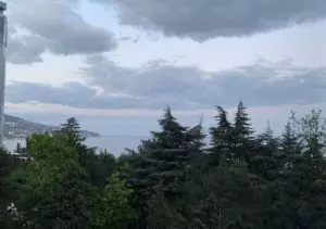 2-комнатная квартира с евроремонтом в Приморском парке, г. Ялта
