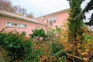 Продается жилой дом с видом на горы в спальном районе г. Ялта