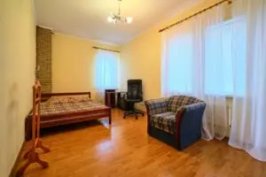 Продается жилой дом с видом на горы в спальном районе г. Ялта