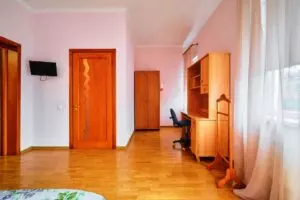 Продается жилой дом с видом на горы в спальном районе г. Ялта