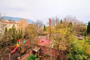 Продается жилой дом с видом на горы в спальном районе г. Ялта