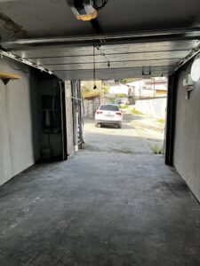 Гараж с автоматической ролетой в жилом районе г. Ялта