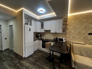 2-комнатная квартира 80 м² с ремонтом и видом на море и город в ЖК «Алмаз», г. Ялта