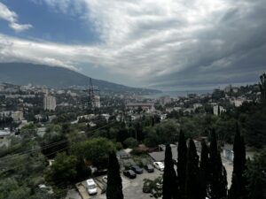 2-комнатная квартира 80 м² с ремонтом и видом на море и город в ЖК «Алмаз», г. Ялта